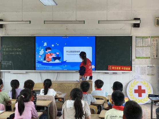 南京市江宁区淳化街道社区卫生服务中心到淳化小学开展防控血吸虫病和诺如病毒感染健康讲座 (1)