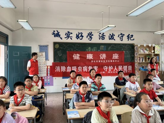 南京市江宁区淳化街道社区卫生服务中心到淳化小学开展防控血吸虫病和诺如病毒感染健康讲座 (4)